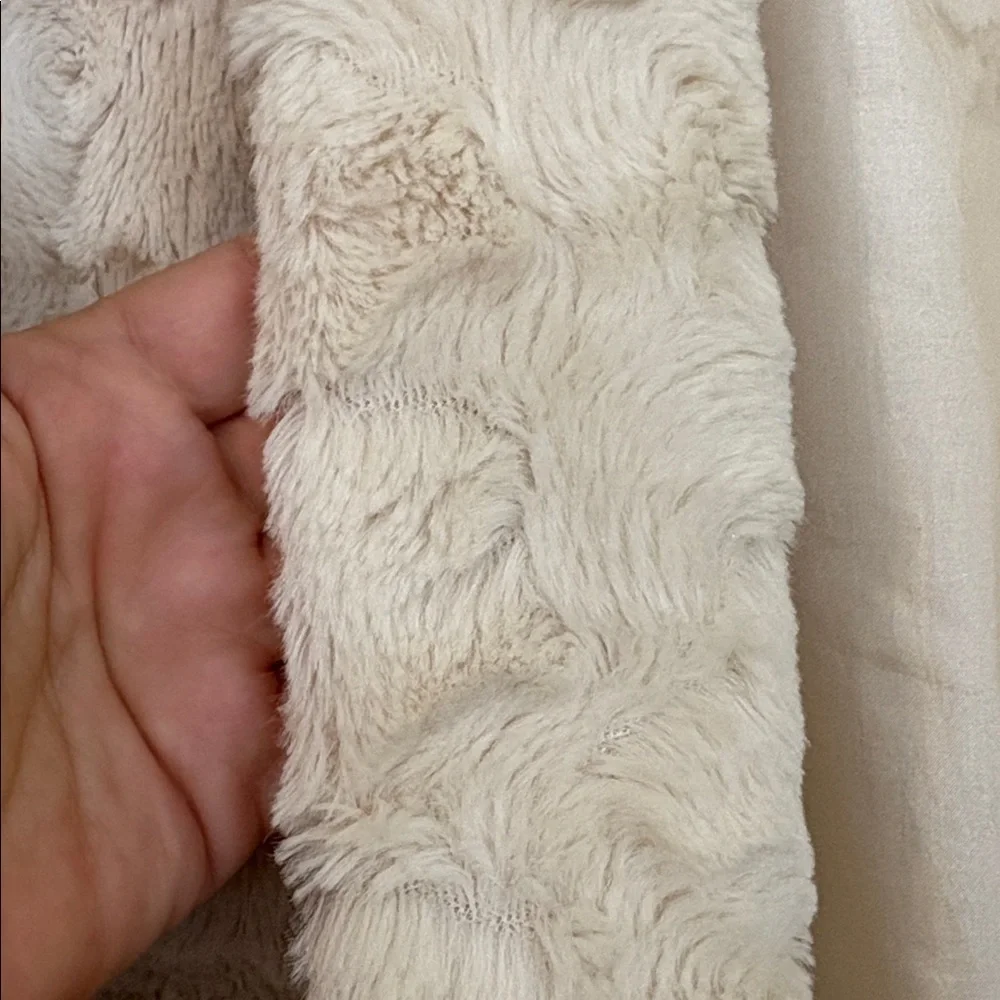 Entro | Cream Faux Teddy Textured Fur Open Front Pocket Rounded Hem Lined Vest M